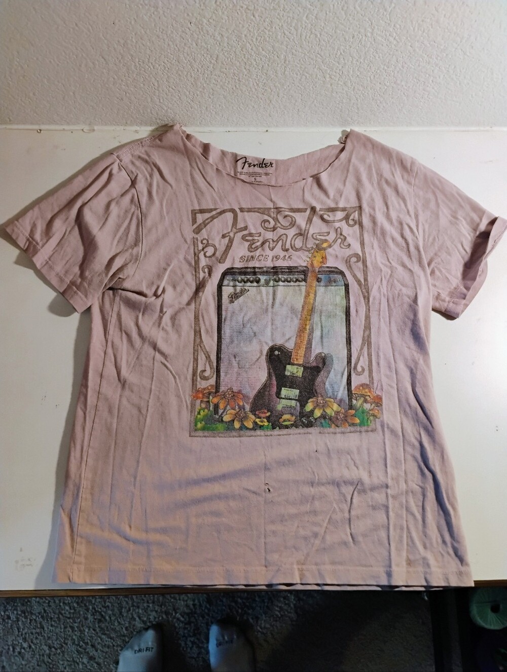 Fender Graphic Tee in Dusty Pink